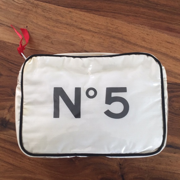 CHANEL Handbags - Vintage Chanel makeup bag!